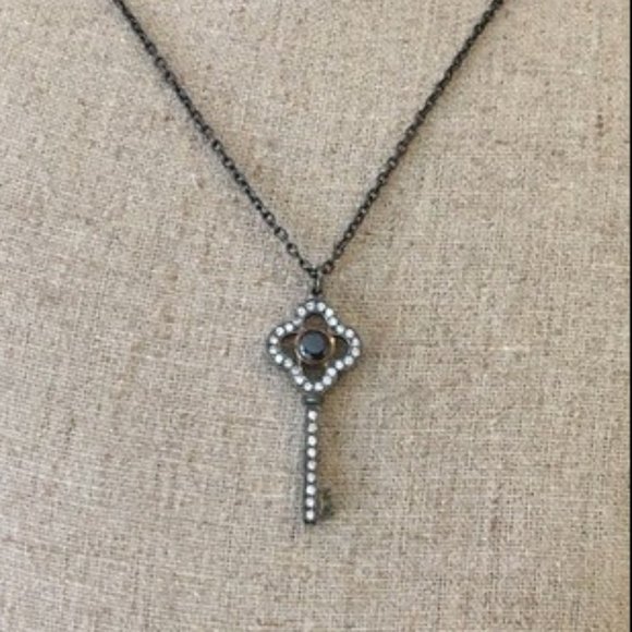 Stella & Dot Clover Key Necklace Hematite - Picture 1 of 7
